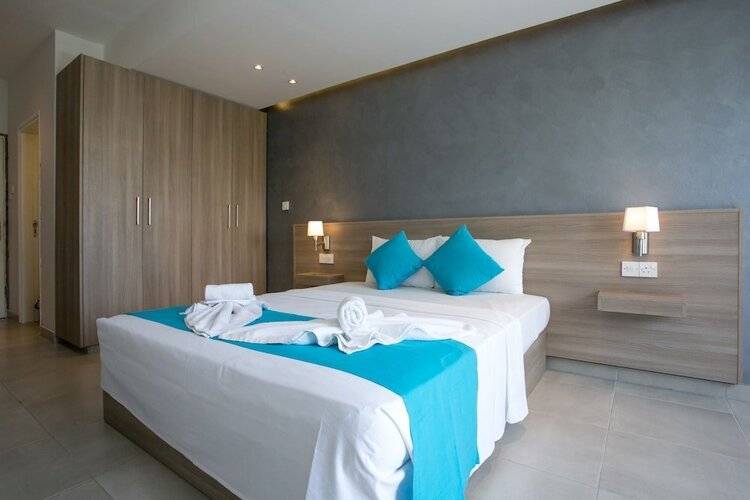 Flora Maria Hotel And Annex Apartments
