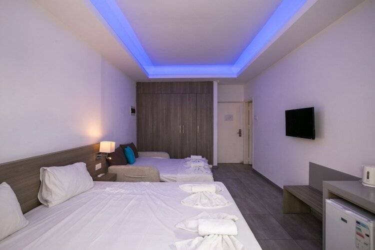 Flora Maria Hotel And Annex Apartments
