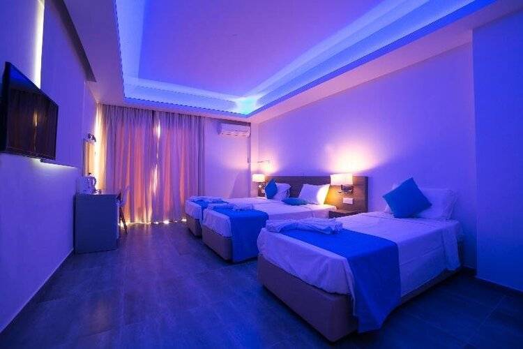 Flora Maria Hotel And Annex Apartments