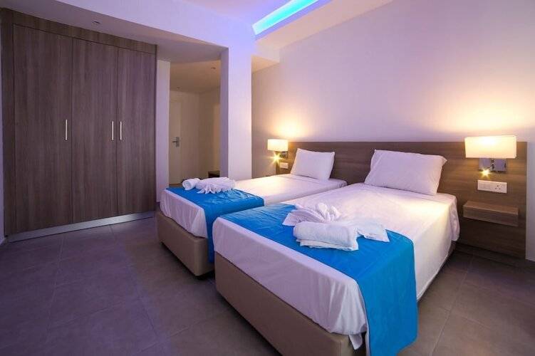 Flora Maria Hotel And Annex Apartments