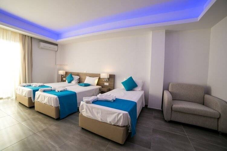 Flora Maria Hotel And Annex Apartments
