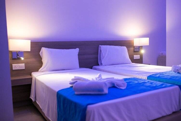 Flora Maria Hotel And Annex Apartments