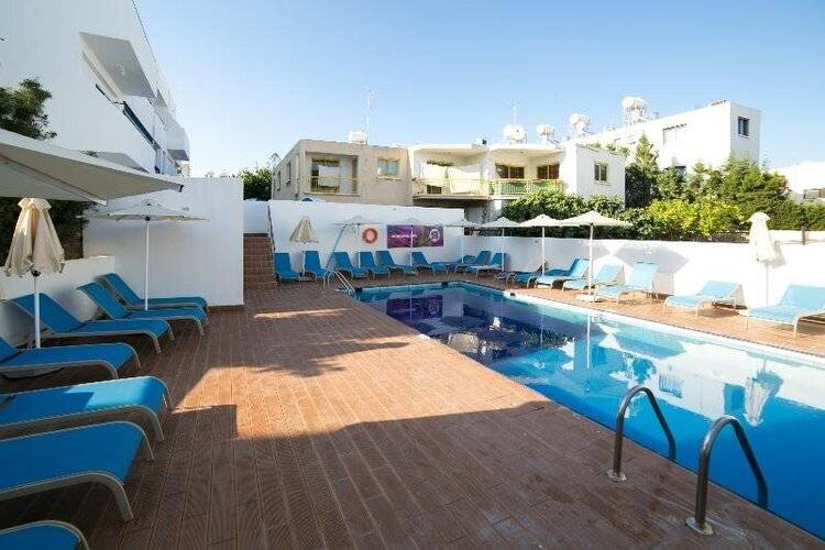 Flora Maria Hotel And Annex Apartments