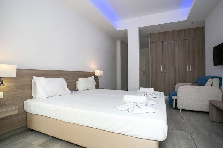 Flora Maria Hotel And Annex Apartments