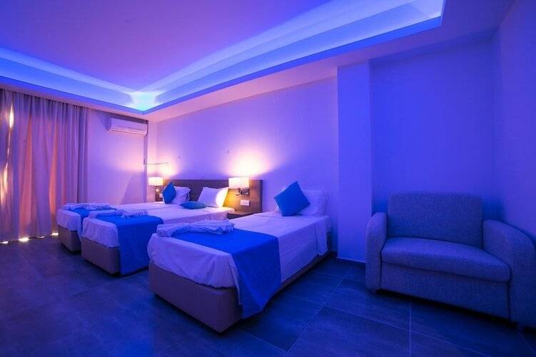 Flora Maria Hotel And Annex Apartments