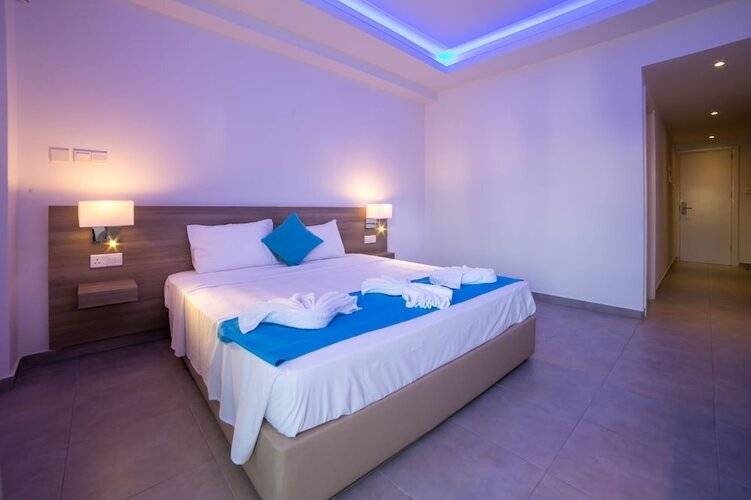 Flora Maria Hotel And Annex Apartments