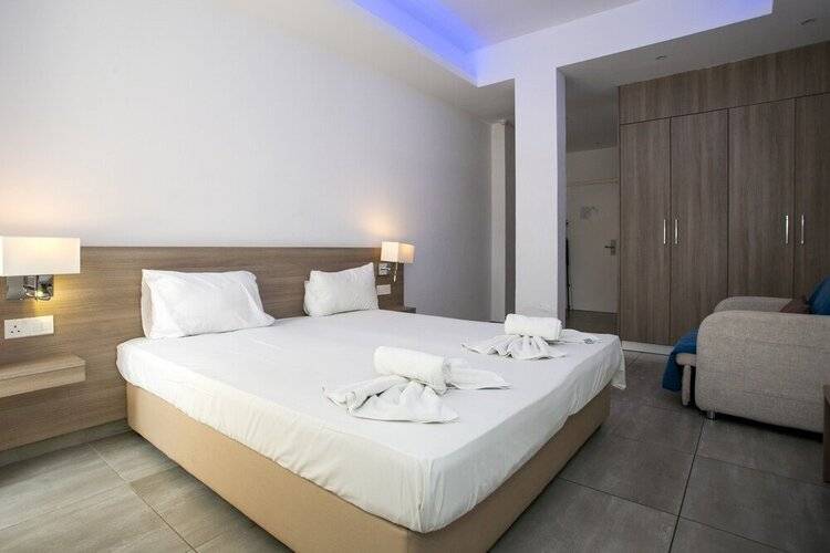Flora Maria Hotel And Annex Apartments