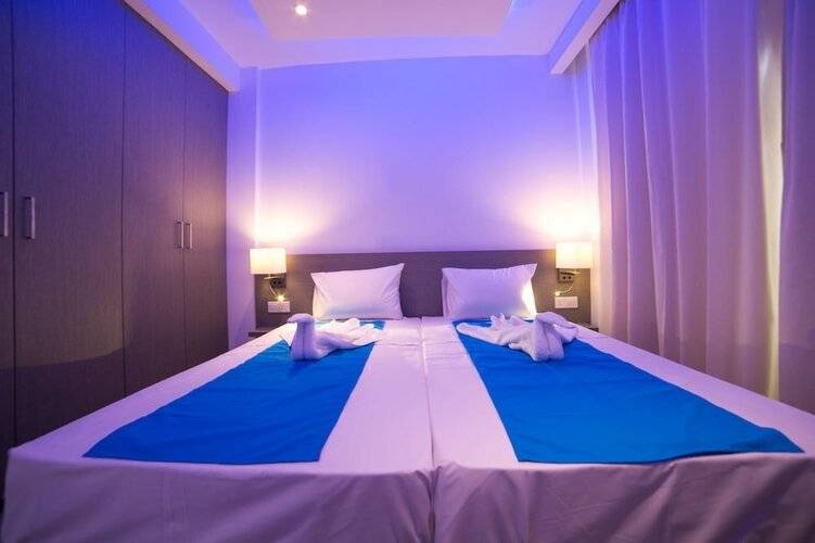 Flora Maria Hotel And Annex Apartments
