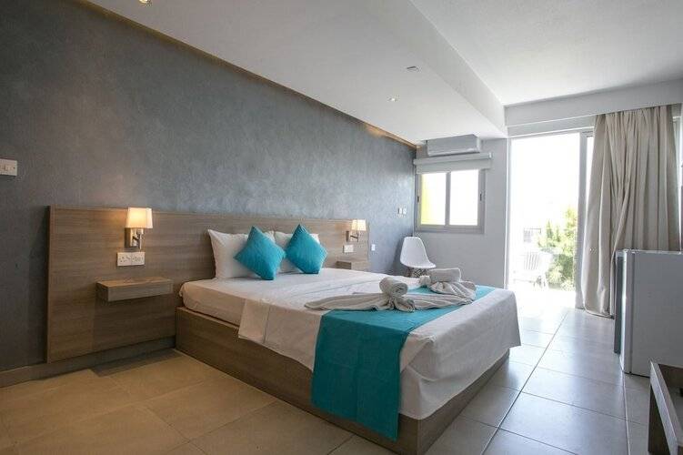 Flora Maria Hotel And Annex Apartments