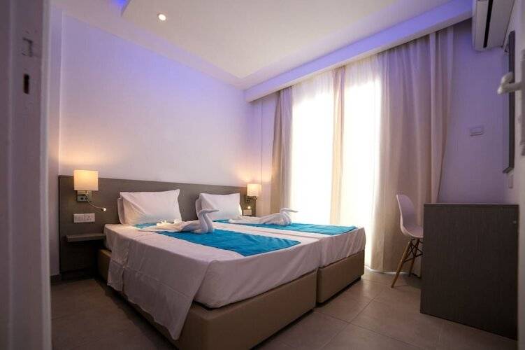 Flora Maria Hotel And Annex Apartments