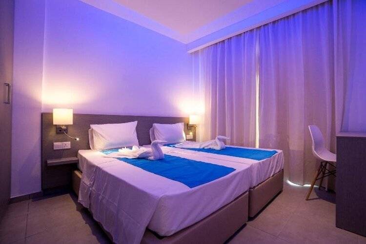 Flora Maria Hotel And Annex Apartments