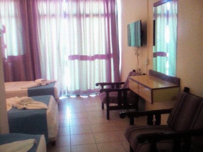 Flora Maria Hotel And Annex Apartments