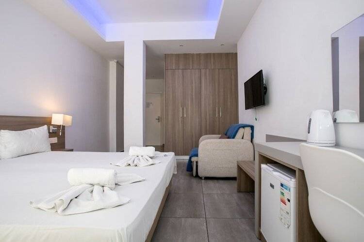 Flora Maria Hotel And Annex Apartments