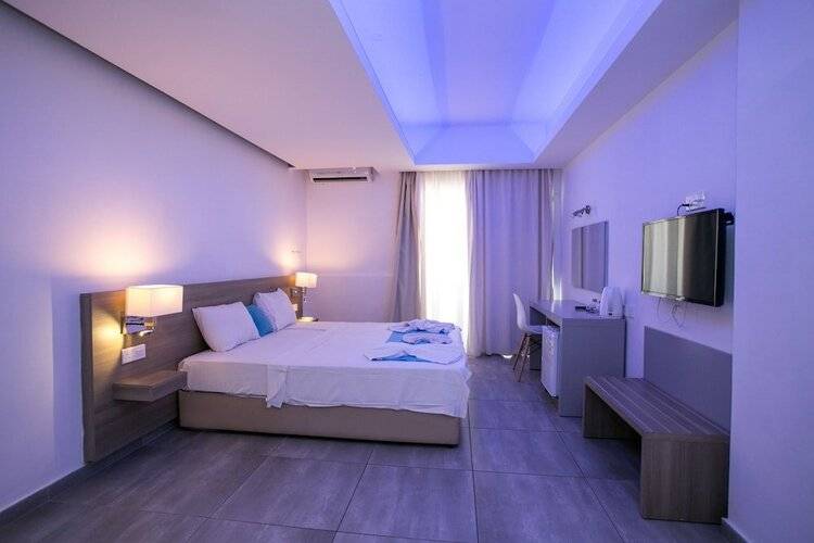 Flora Maria Hotel And Annex Apartments