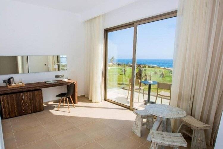 Amphora Hotel & Suites