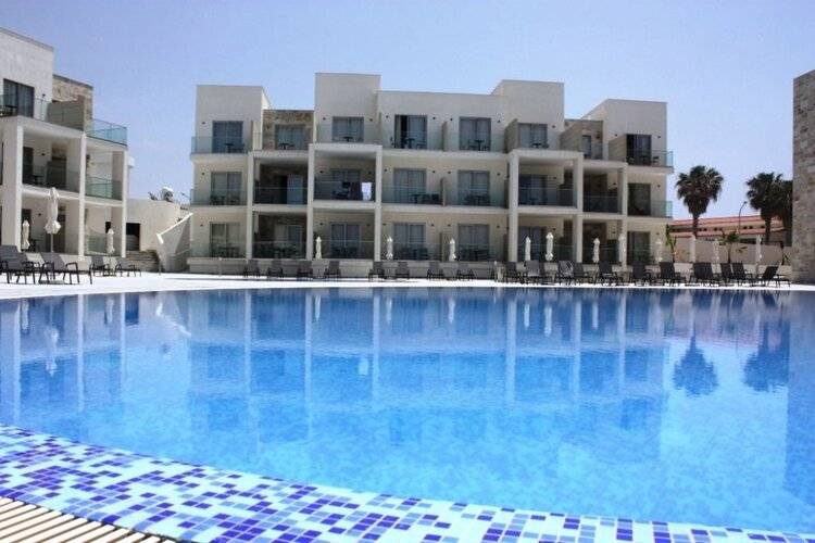 Amphora Hotel & Suites