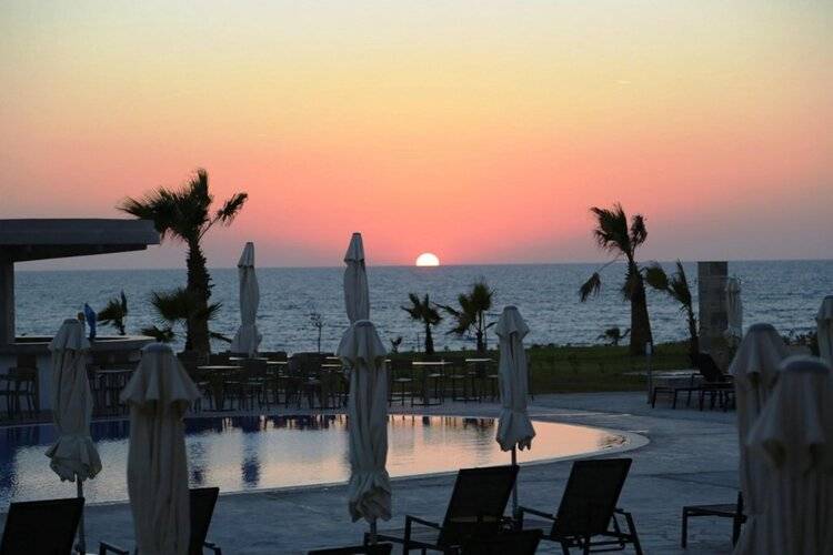 Amphora Hotel & Suites