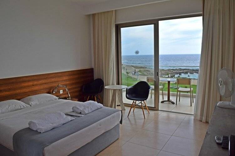 Amphora Hotel & Suites