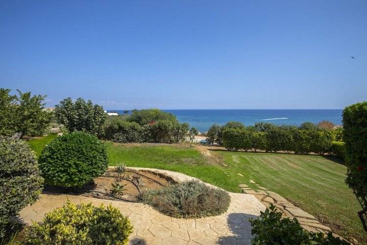 Sirina Lina Beachfront Suite