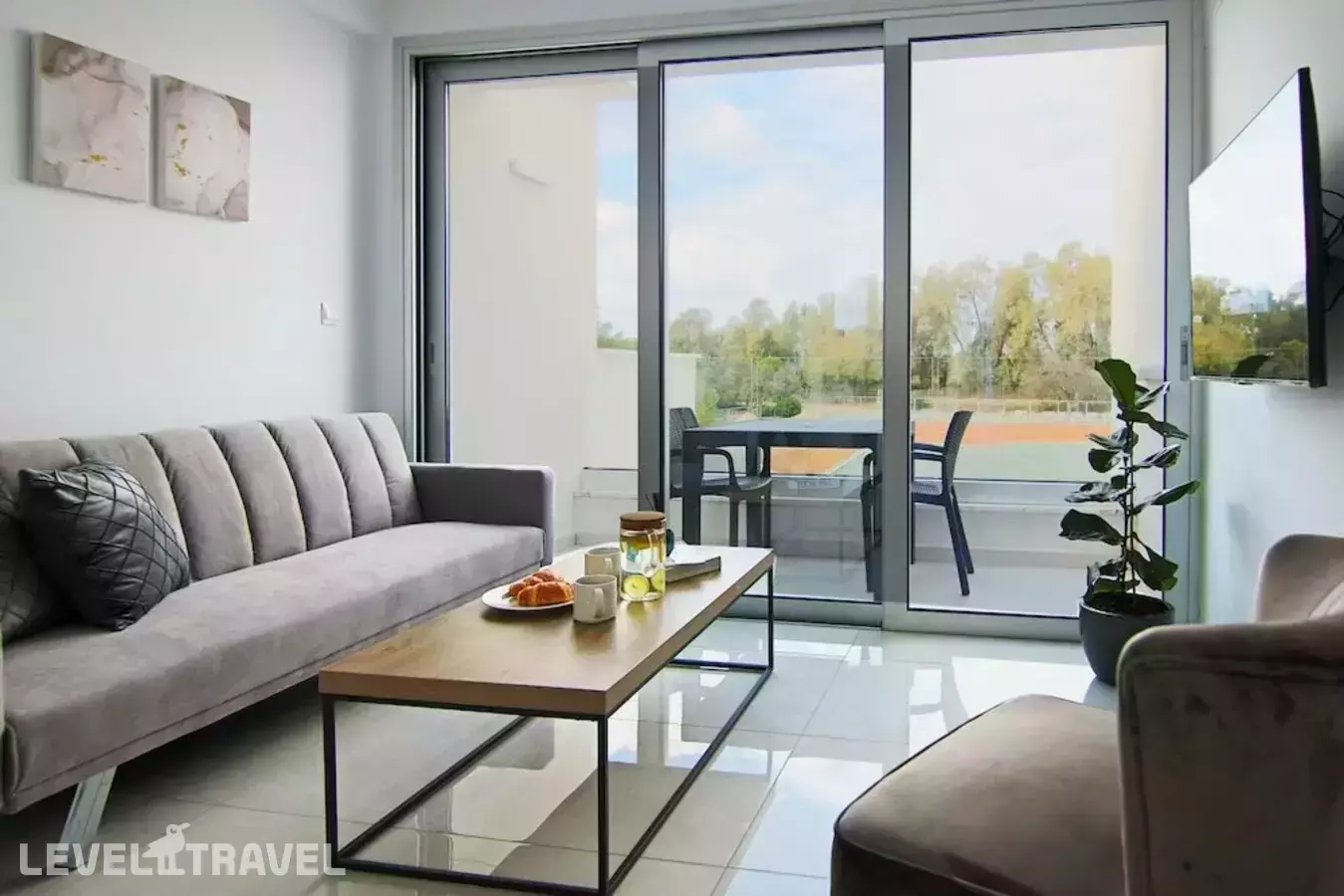 Phaedrus Living Seaside Executive Flat Harbour 208