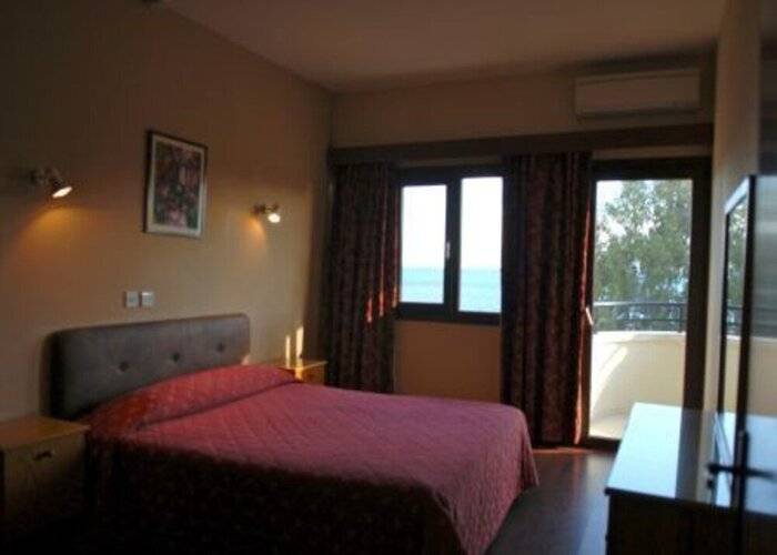 Pigeon Beach Hotel Apartments
