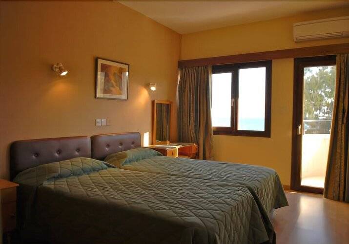 Pigeon Beach Hotel Apartments