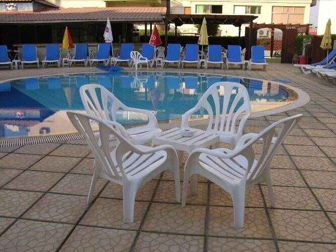 Pigeon Beach Hotel Apartments