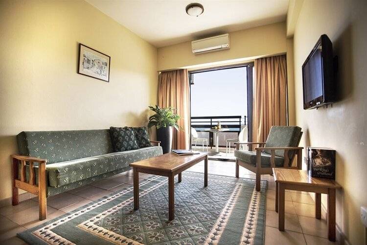 Pigeon Beach Hotel Apartments