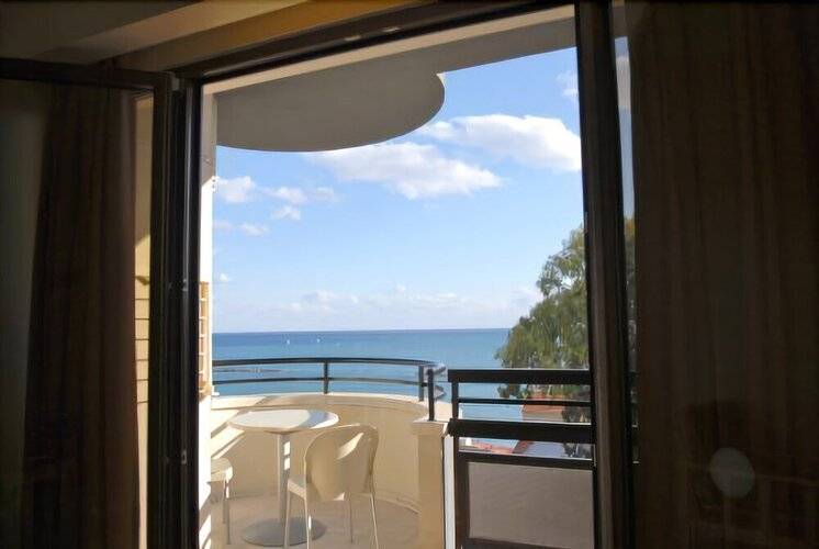 Pigeon Beach Hotel Apartments
