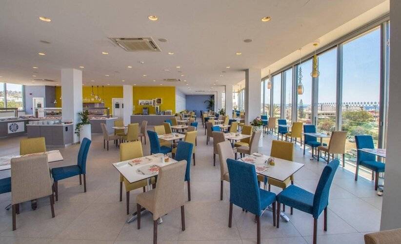 Nicholas Color Hotel
