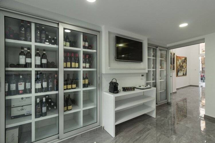 Art & Wine Studios And Apts