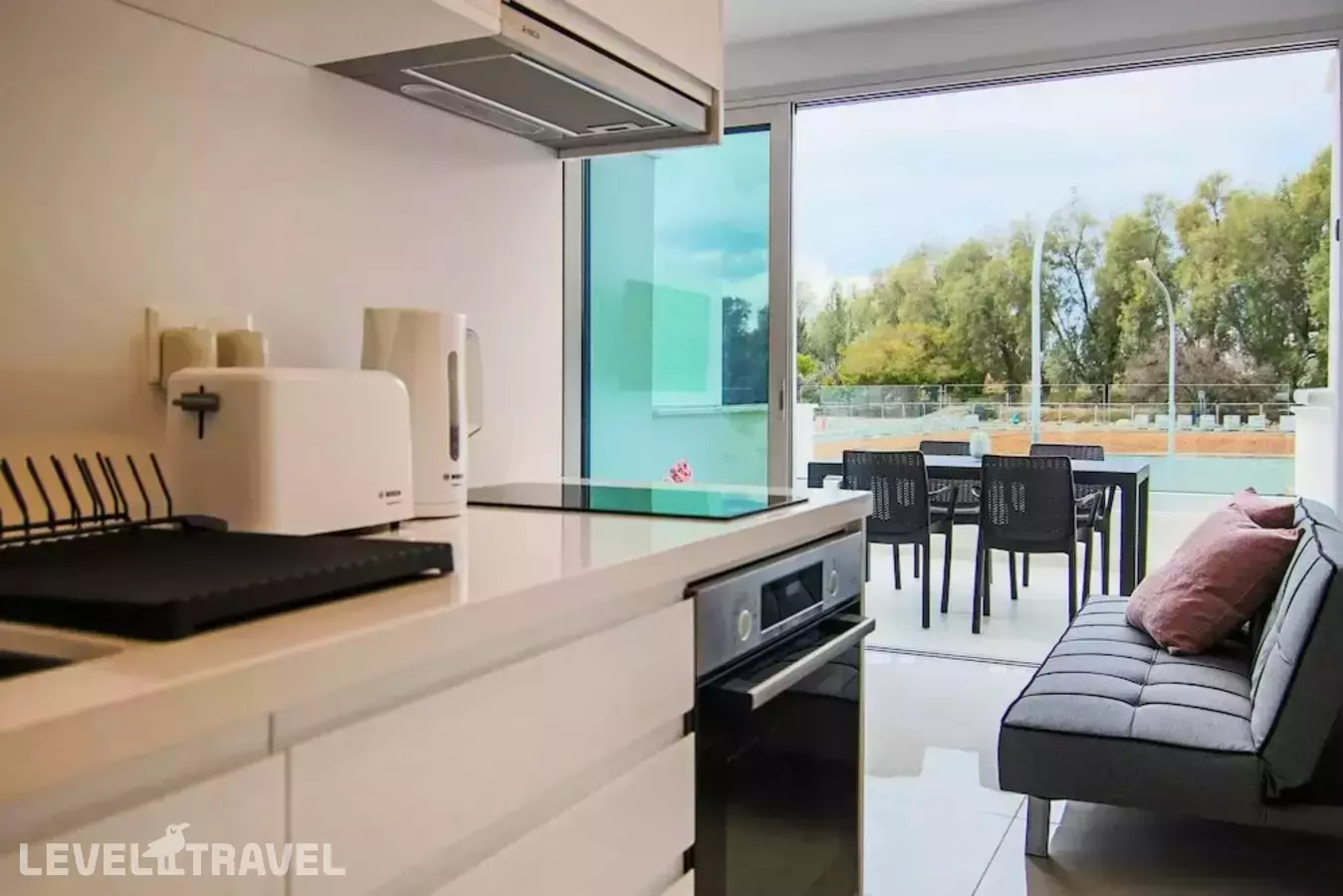 Phaedrus Living: Seaside Executive Flat Harbour 204