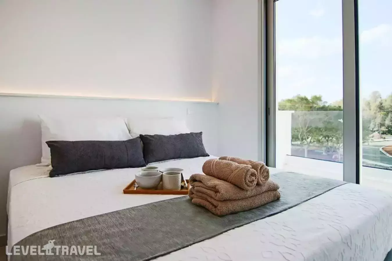 Phaedrus Living: Seaside Executive Flat Harbour 205