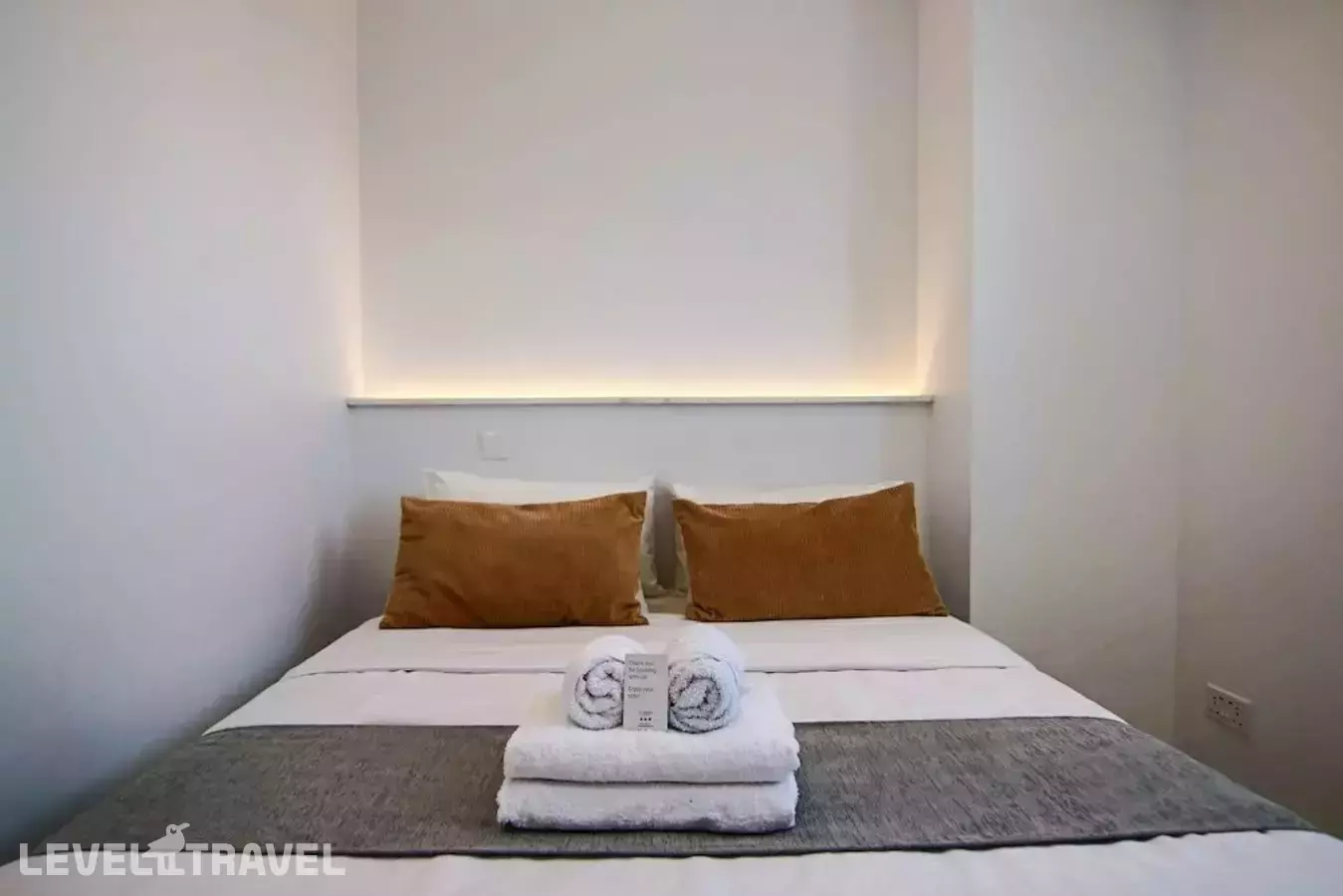 Phaedrus Living: Seaside Executive Flat Harbour 207