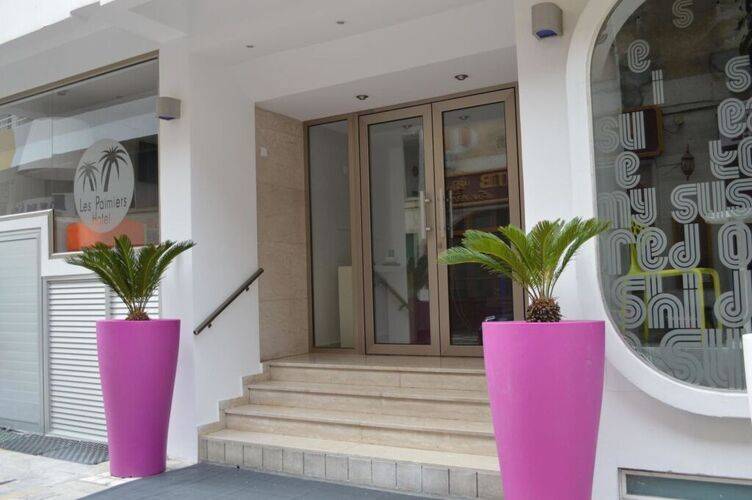 Les Palmiers Beach Hotel