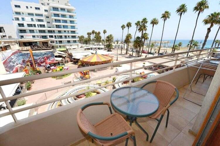 Les Palmiers Beach Hotel