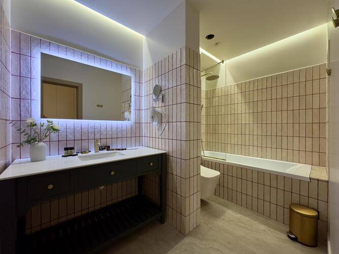 Арт Отель Astoria Hotel