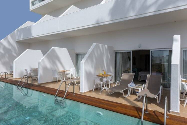 Leonardo Plaza Cypria Maris Beach Hotel & Spa