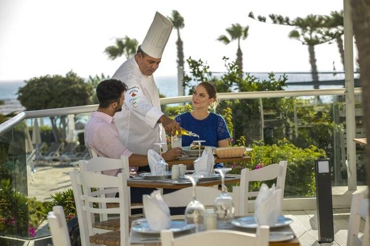 Leonardo Plaza Cypria Maris Beach Hotel & Spa