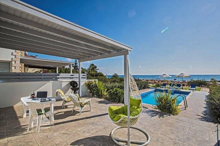 Villa Suri, Luxury Seafront Villa