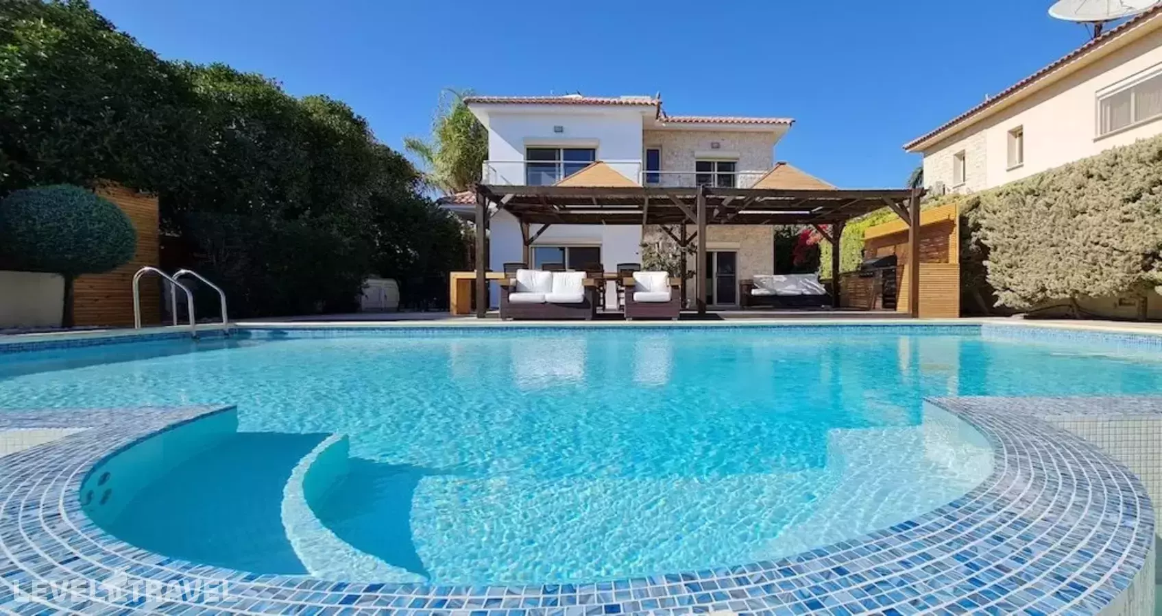 Stunning 5-Bed Beach Front Villa