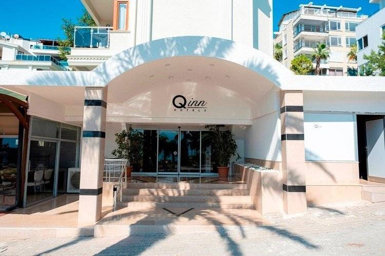 Qinn Hotel
