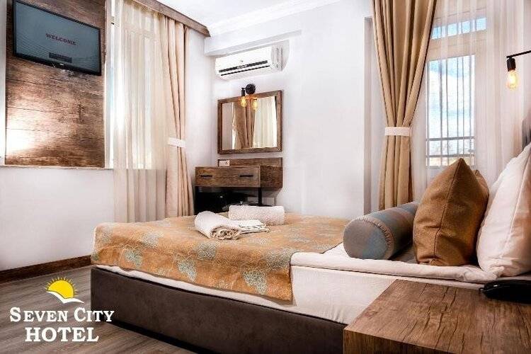 Seven City Hotel