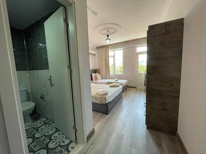 Seven City Hotel