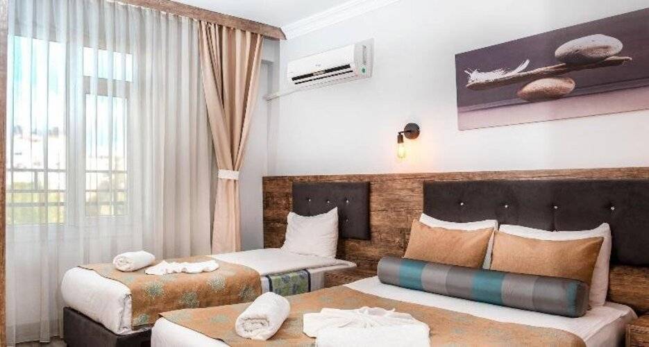 Seven City Hotel