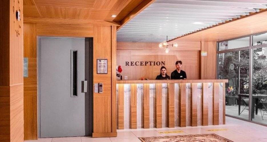 Seven City Hotel