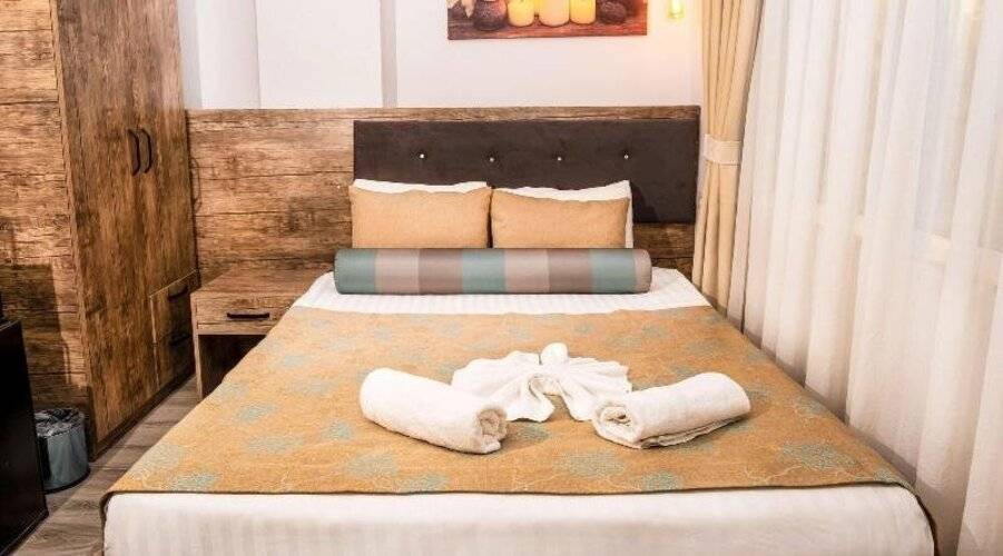 Seven City Hotel