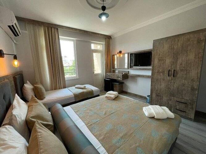Seven City Hotel
