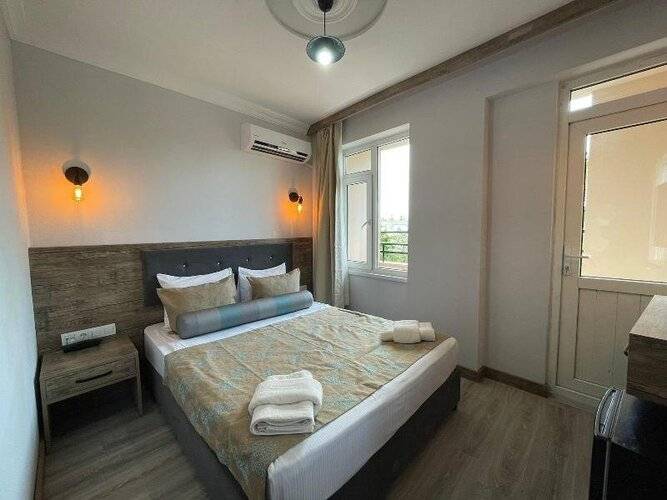 Seven City Hotel