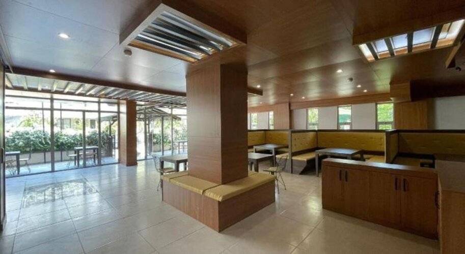 Seven City Hotel